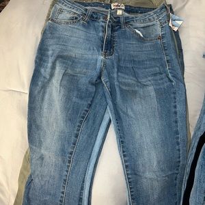 Medium wash skinny jeans